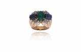 Anello con diamanti, zaffiri e smeraldo - Speciale di Natale
