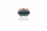Anello con diamanti, zaffiri e smeraldo - Speciale di Natale