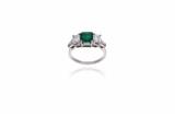 Bulgari anello con smeraldo e diamanti in platino - Speciale di Natale Bulgari anello con smeraldo e diamanti in platino - Speciale di Natale