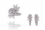 Damiani, parure composta da anello e paio di orecchini con diamanti - Speciale di Natale Damiani, parure composta da anello e paio di orecchini con diamanti - Speciale di Natale