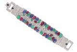 Parure, paio di orecchini e bracciale con diamanti, rubini, zaffiri e smeraldi intagliati - Speciale di Natale Parure, paio di orecchini e bracciale con diamanti, rubini, zaffiri e smeraldi intagliati - Speciale di Natale