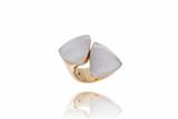 Vhernier, anello Freccia con madreperla e cristallo di rocca - Speciale di Natale Vhernier, anello Freccia con madreperla e cristallo di rocca - Speciale di Natale