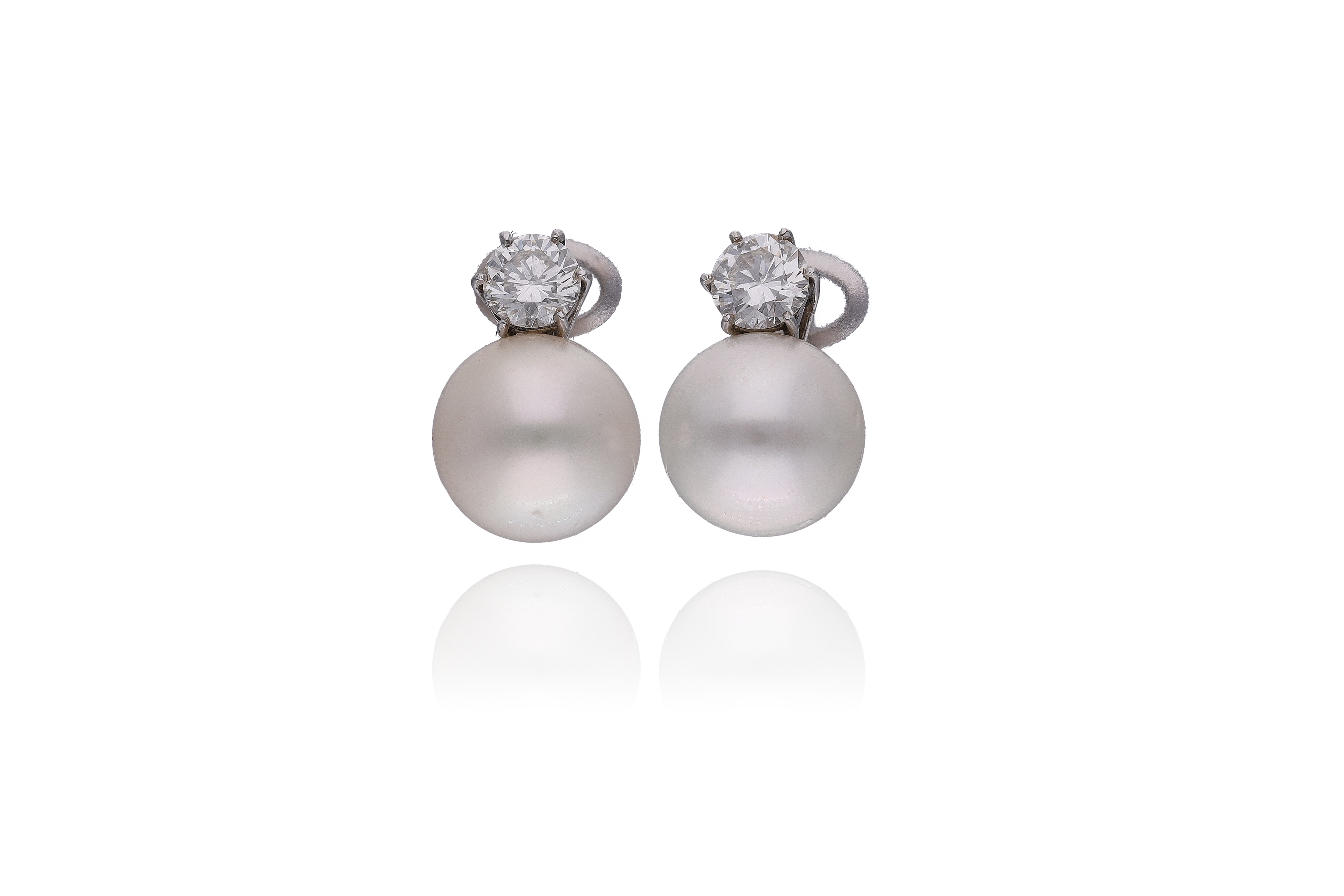 Paio di orecchini con perle e diamanti - Asta di San Valentino