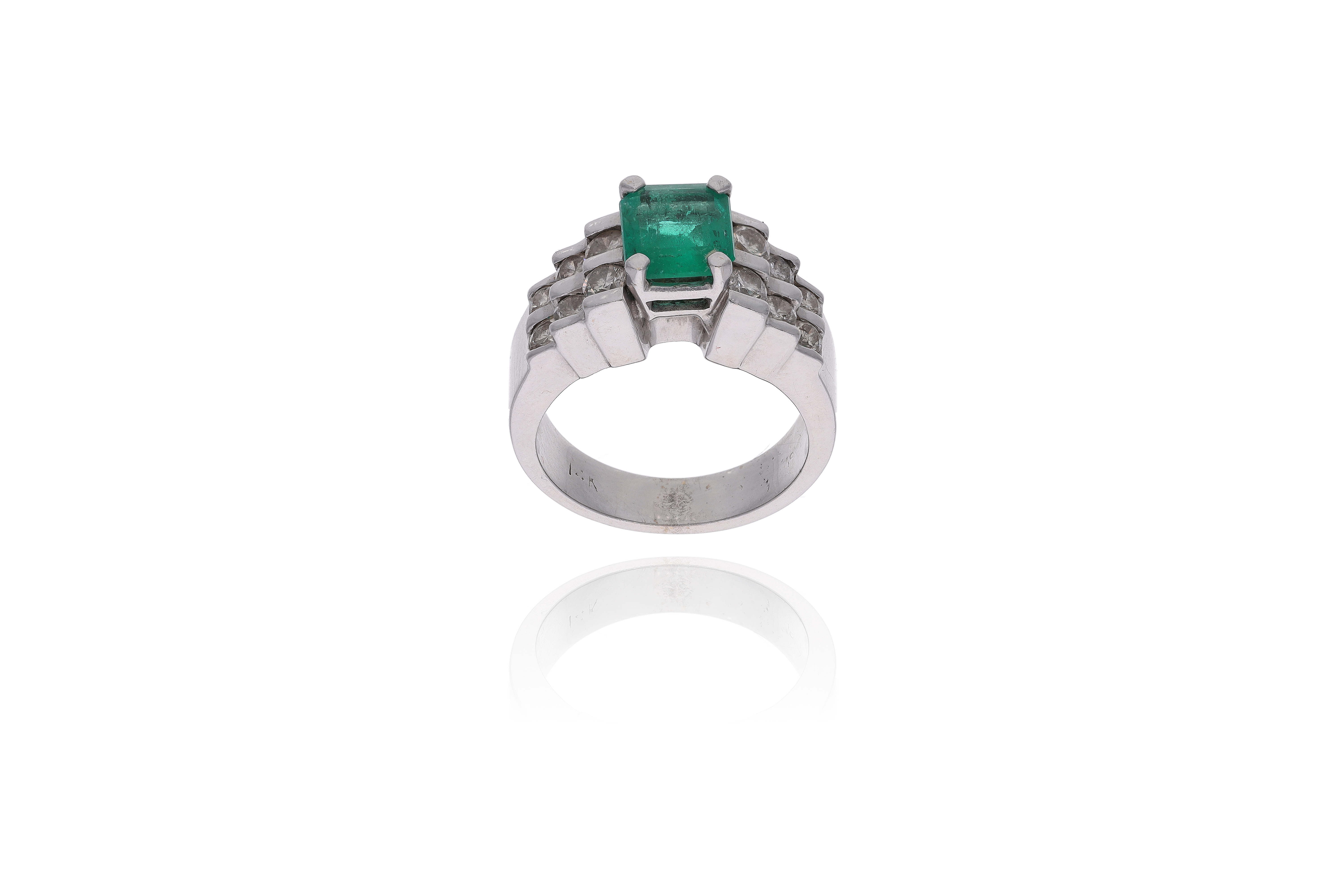Anello con smeraldo e diamanti - Asta di Pasqua
