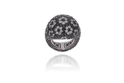 Anello con diamanti, diamanti neri e pietre - Asta di Pasqua Anello con diamanti, diamanti neri e pietre - Asta di Pasqua