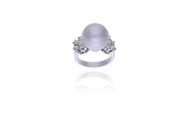Anello con perle dei Mari del Sud e diamanti - Speciale Gioielli Anello con perle dei Mari del Sud e diamanti - Speciale Gioielli