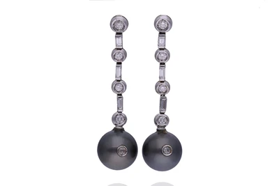 Orecchini con perle Mari del Sud e diamanti - Speciale Gioielli Orecchini con perle Mari del Sud e diamanti - Speciale Gioielli