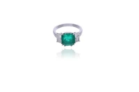 Anello con smeraldo e diamanti - Asta Tesori d'Autunno Anello con smeraldo e diamanti - Asta Tesori d'Autunno