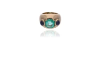 Anello con smeraldo e zaffiri - Asta Tesori d'Autunno Anello con smeraldo e zaffiri - Asta Tesori d'Autunno