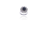 Anello con zaffiro e diamanti - Asta Tesori d'Autunno Anello con zaffiro e diamanti - Asta Tesori d'Autunno