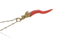 Collana con ciondolo con corallo e pietre - Asta Tesori d'Autunno Collana con ciondolo con corallo e pietre - Asta Tesori d'Autunno