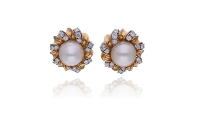 Orecchini con diamanti e perle coltivate - Asta Tesori d'Autunno Orecchini con diamanti e perle coltivate - Asta Tesori d'Autunno
