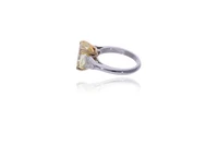 Anello con diamante fancy giallo e diamanti - Asta Speciale Gioielli