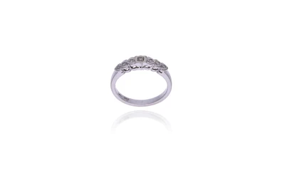 Anello con diamanti - Asta Young