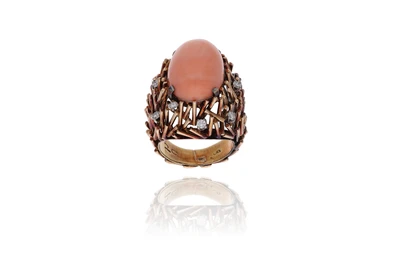 Anello con corallo e diamanti - Asta Speciale Gioielli