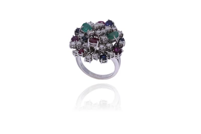 Anello con diamanti, zaffiri, rubini e smeraldi - Asta Speciale Gioielli
