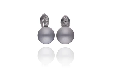 Orecchini con perle coltivate e diamanti - Preziosi - Asta Conto Vendita Orecchini con perle coltivate e diamanti - Preziosi - Asta Conto Vendita