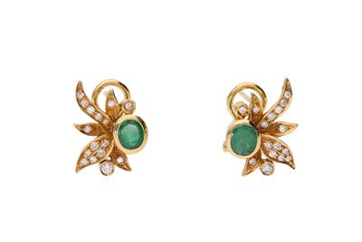 Paio di orecchini con diamanti e smeraldi - Asta Preziosi