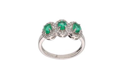 Anello con smeraldi e diamanti - Asta Preziosi Anello con smeraldi e diamanti - Asta Preziosi