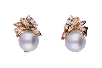 Coppia di orecchini con diamanti e perle coltivate - Asta Preziosi