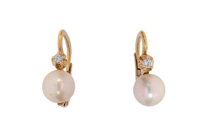 Paio di orecchini con diamanti e perle coltivate - Asta Preziosi