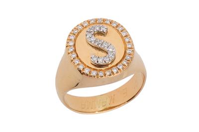 Anello con lettera e diamanti - Asta Preziosi