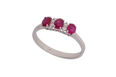 Anello con piccoli diamanti, rubini e pietra - Asta Preziosi