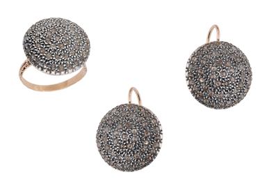 Parure composta da anello e paio di orecchini a toppa con diamanti - Asta Preziosi