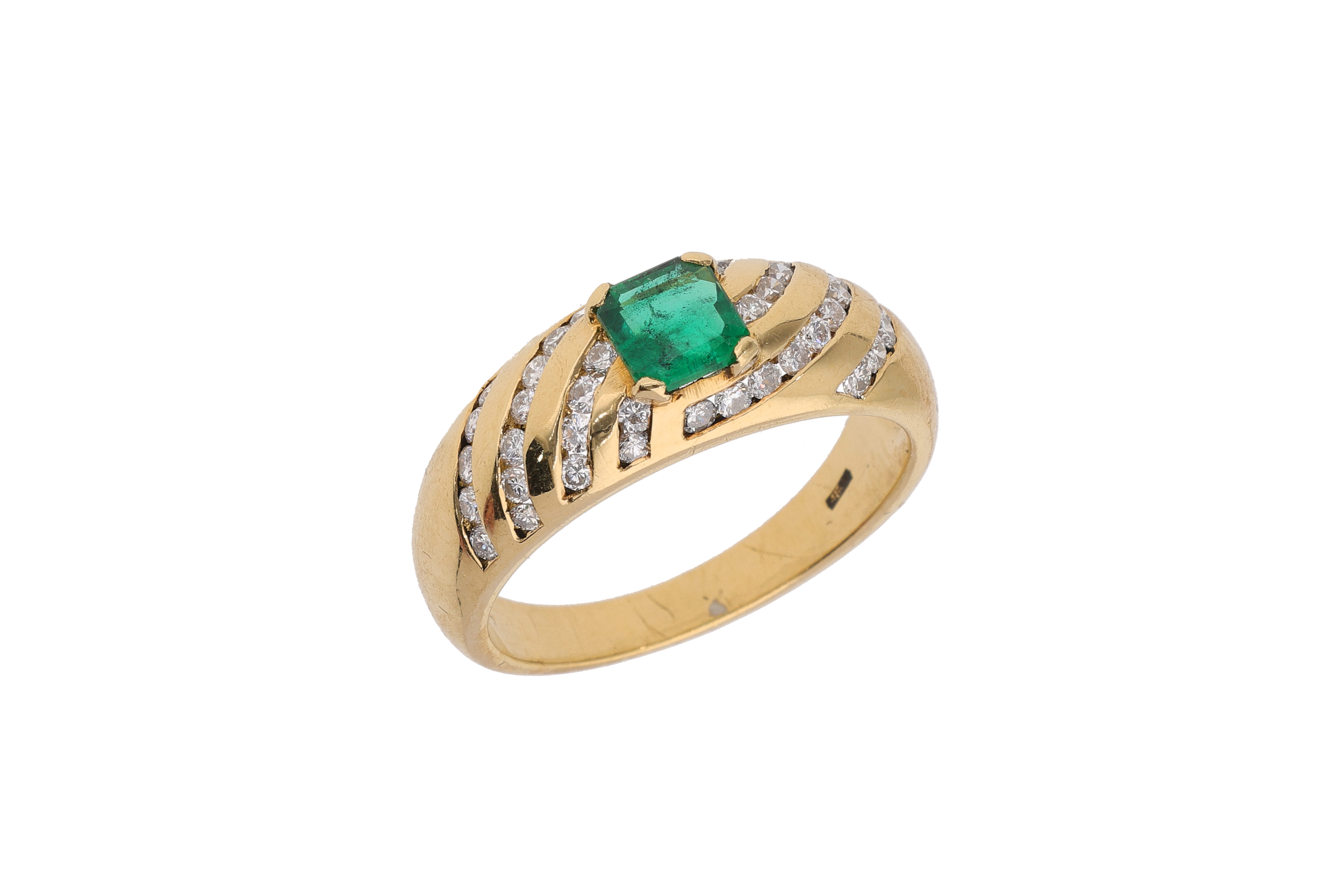 Anello con diamanti e smeraldo - Asta Preziosi
