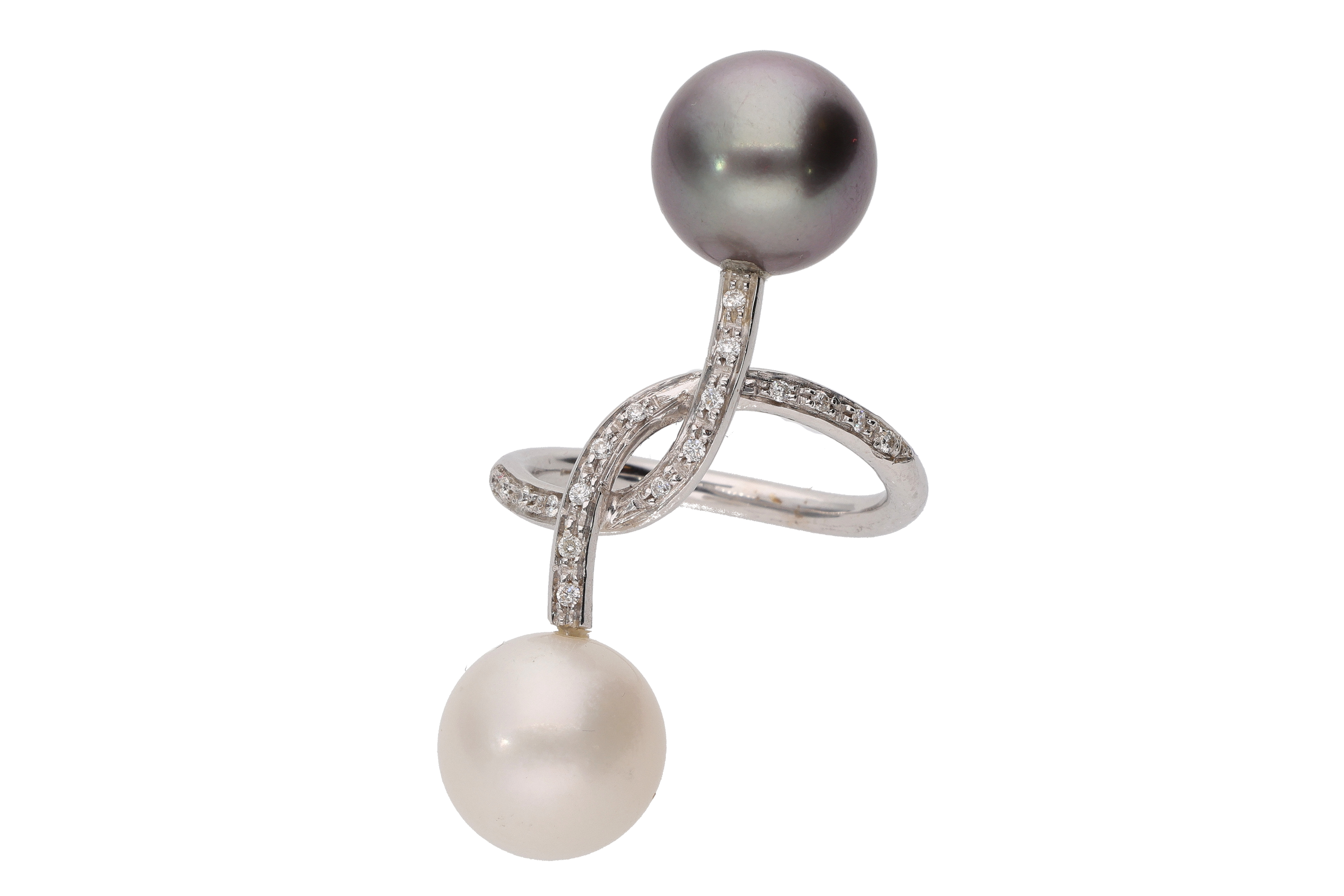 Anello contrarie' con perle coltivate e diamanti - Asta Preziosi