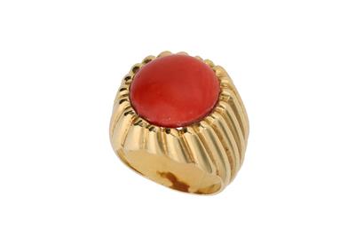 Anello con bottone di corallo - Asta Preziosi