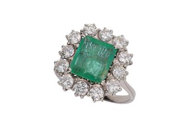 Anello con smeraldo e diamanti - Asta Preziosi Anello con smeraldo e diamanti - Asta Preziosi