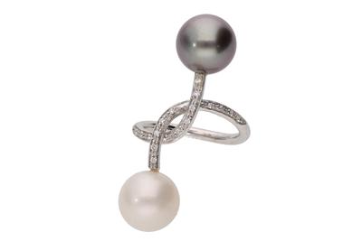 Anello contrarie' con perle coltivate e diamanti - Asta Preziosi Anello contrarie' con perle coltivate e diamanti - Asta Preziosi