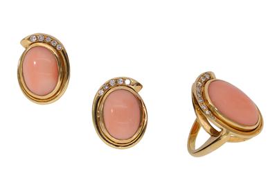 Parure composta da anello e paio di orecchini con pietre cabochon e diamanti - Asta Preziosi Parure composta da anello e paio di orecchini con pietre cabochon e diamanti - Asta Preziosi
