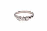 Anello Trilogy con diamanti - Asta Preziosi Anello Trilogy con diamanti - Asta Preziosi