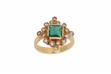 Anello con diamanti e smeraldo - Asta Preziosi Anello con diamanti e smeraldo - Asta Preziosi