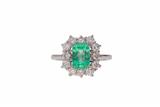 Anello con diamanti e smeraldo - Asta Preziosi Anello con diamanti e smeraldo - Asta Preziosi
