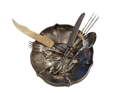 Lotto di posateria varia - Asta Preziosi Lotto di posateria varia - Asta Preziosi