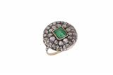 Anello con diamanti e smeraldo - Asta Preziosi Anello con diamanti e smeraldo - Asta Preziosi