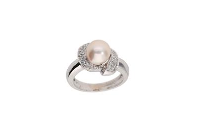 Anello con perla coltivata e diamanti - Asta Preziosi Anello con perla coltivata e diamanti - Asta Preziosi