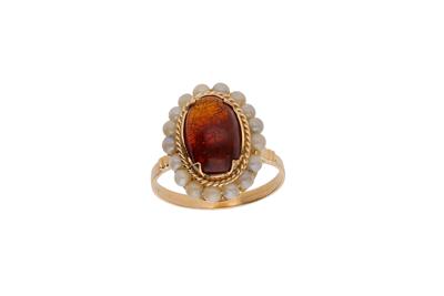 Anello con pietra e perline - Asta Preziosi Anello con pietra e perline - Asta Preziosi