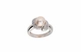 Anello con perla coltivata e diamanti - Asta Preziosi Anello con perla coltivata e diamanti - Asta Preziosi
