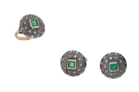 Parure composta da anello e paio di orecchini con diamanti e smeraldi - Asta Preziosi Parure composta da anello e paio di orecchini con diamanti e smeraldi - Asta Preziosi
