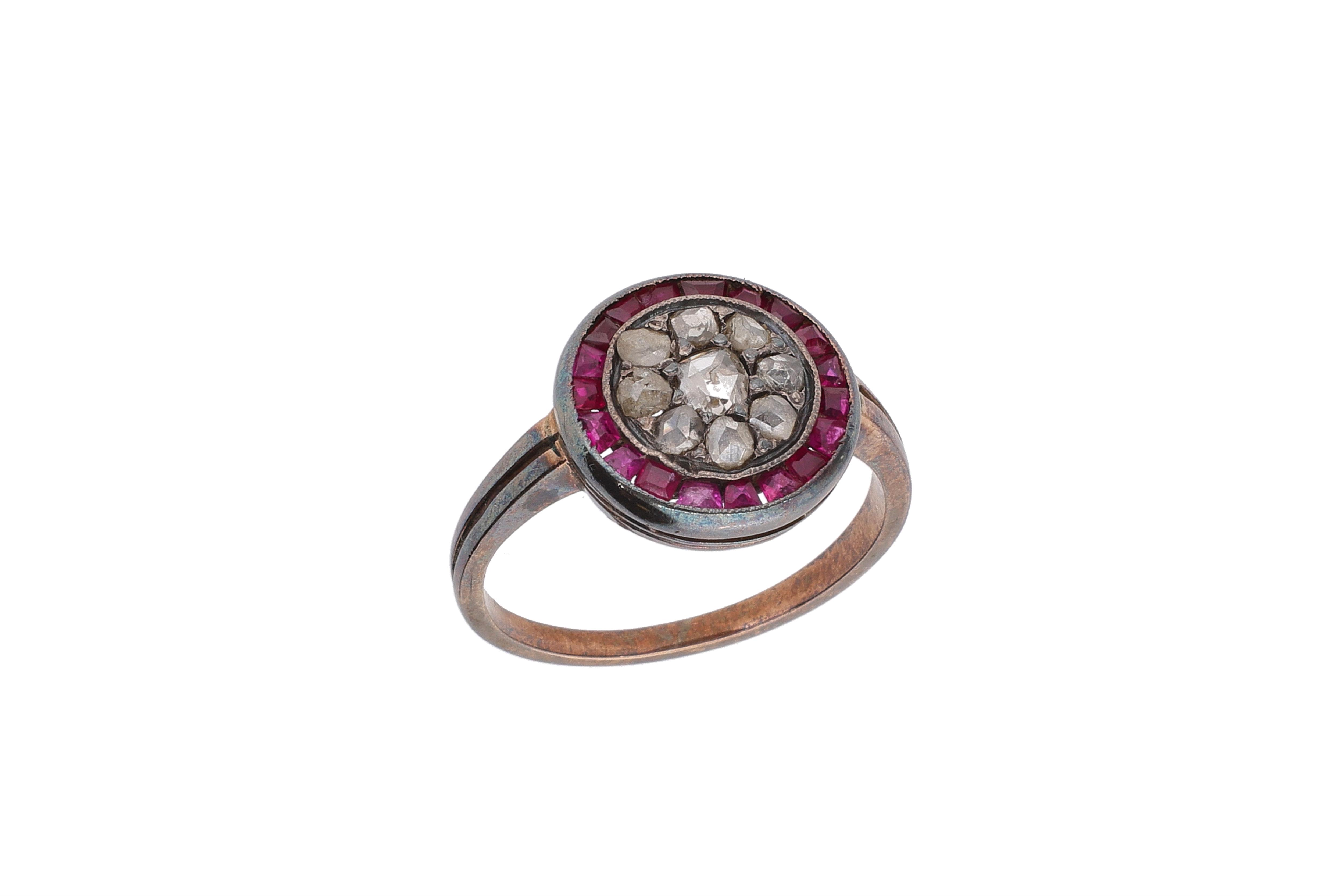 Anello a rosone con diamanti e pietre rosse - Asta Preziosi
