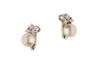 Coppia di orecchini con diamanti e perle coltivate - Asta Preziosi Coppia di orecchini con diamanti e perle coltivate - Asta Preziosi