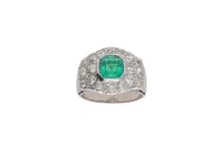 Anello con diamanti e pietra verde - Asta Preziosi Anello con diamanti e pietra verde - Asta Preziosi