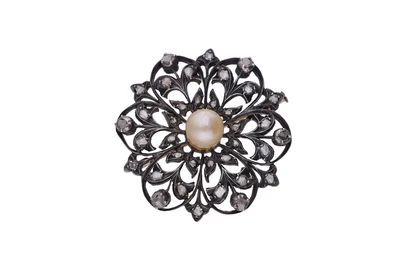Spilla con diamanti e perla coltivata - Asta Preziosi Spilla con diamanti e perla coltivata - Asta Preziosi