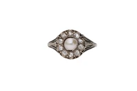 Anello con diamanti e perla - Asta Preziosi Anello con diamanti e perla - Asta Preziosi