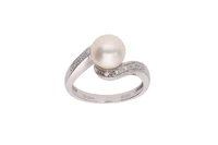 Anello con diamanti e perla coltivata - Asta Preziosi Anello con diamanti e perla coltivata - Asta Preziosi