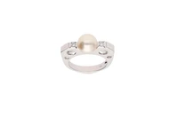 Anello con perla coltivata e diamanti - Asta Preziosi Anello con perla coltivata e diamanti - Asta Preziosi